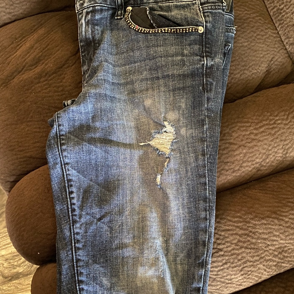 American Eagle distressed skinny jeans with embellishment on pockets